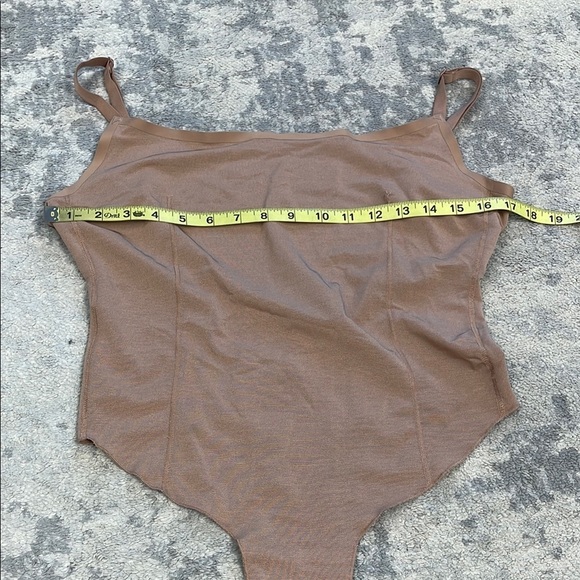 New Skims Fits Everybody Square Neck Scoop Back Bodysuit Tan Sz XL - Picture 7 of 8